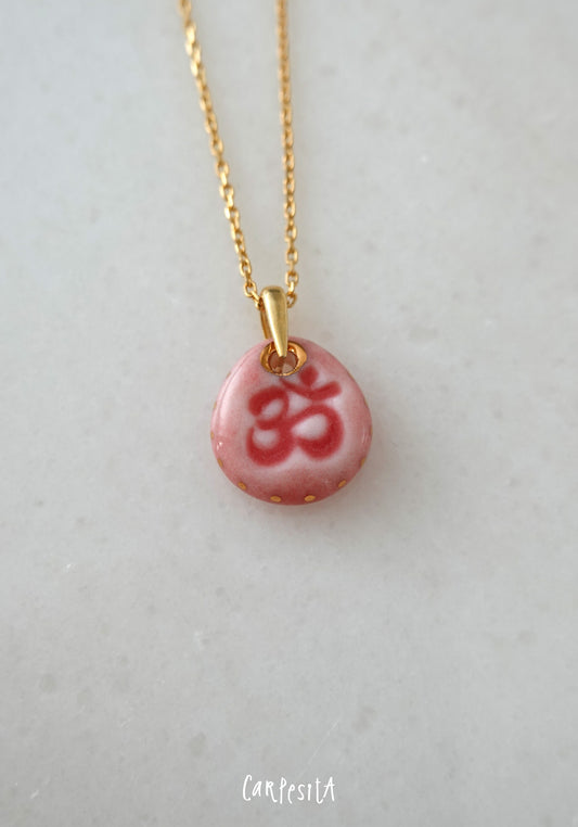 Pembe OM Kolye