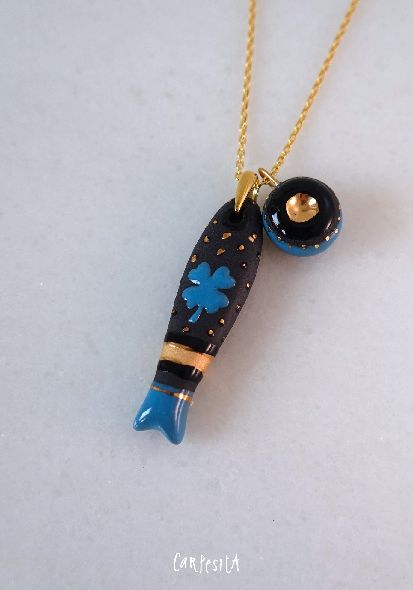 Siyah Yoncalı Balık Kolye