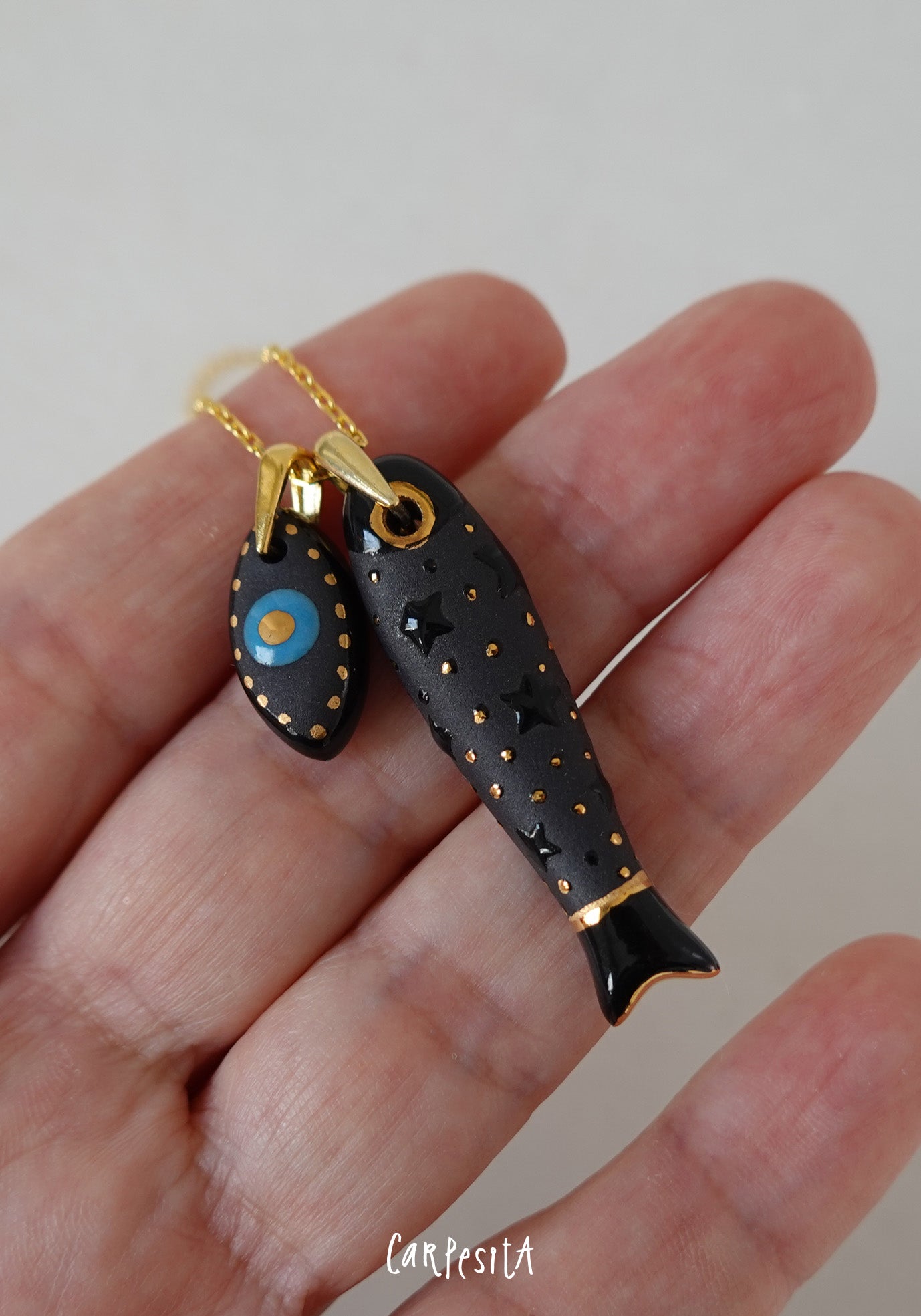 Siyah Yıldızlı Balık Kolye