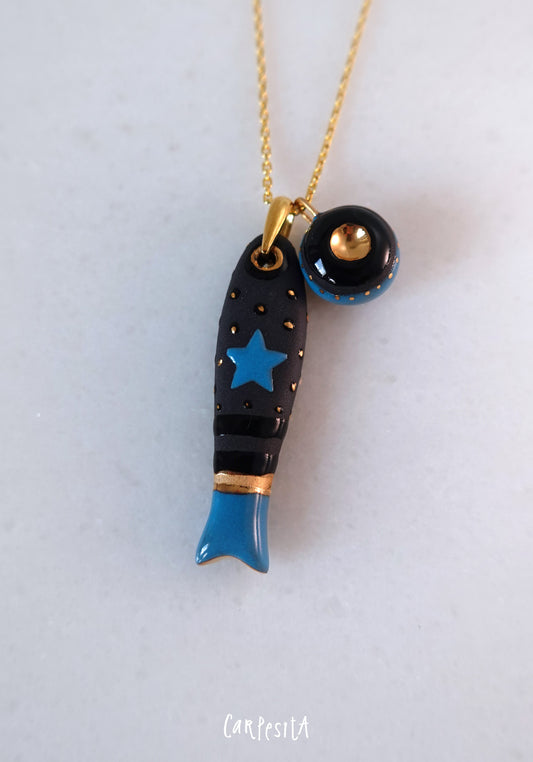 Mavi Yıldızlı Siyah Balık Kolye