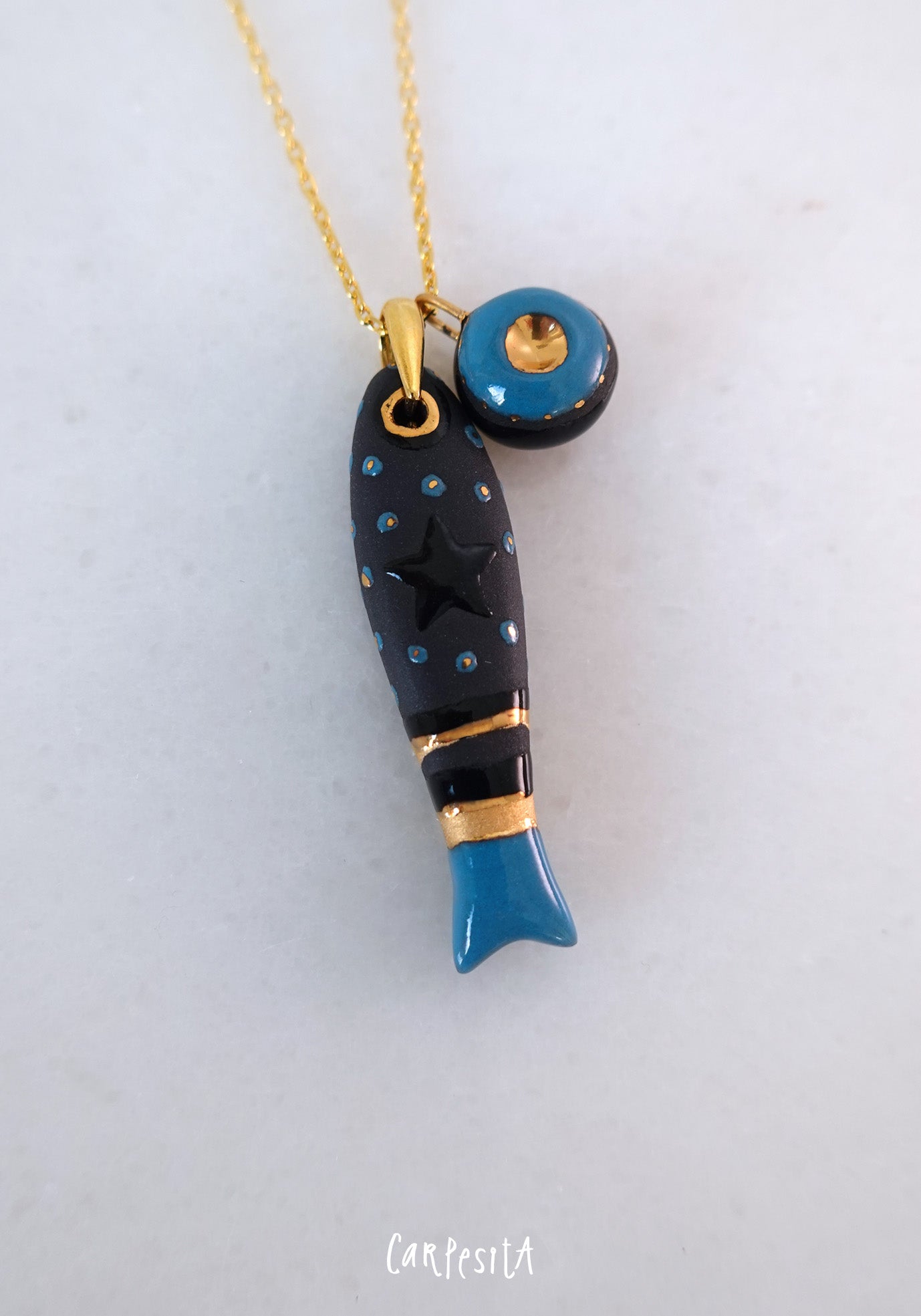 Siyah Yıldızlı Balık Kolye