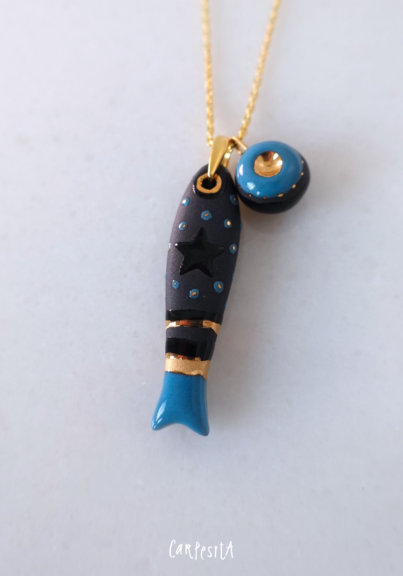 Siyah Yıldızlı Balık Kolye