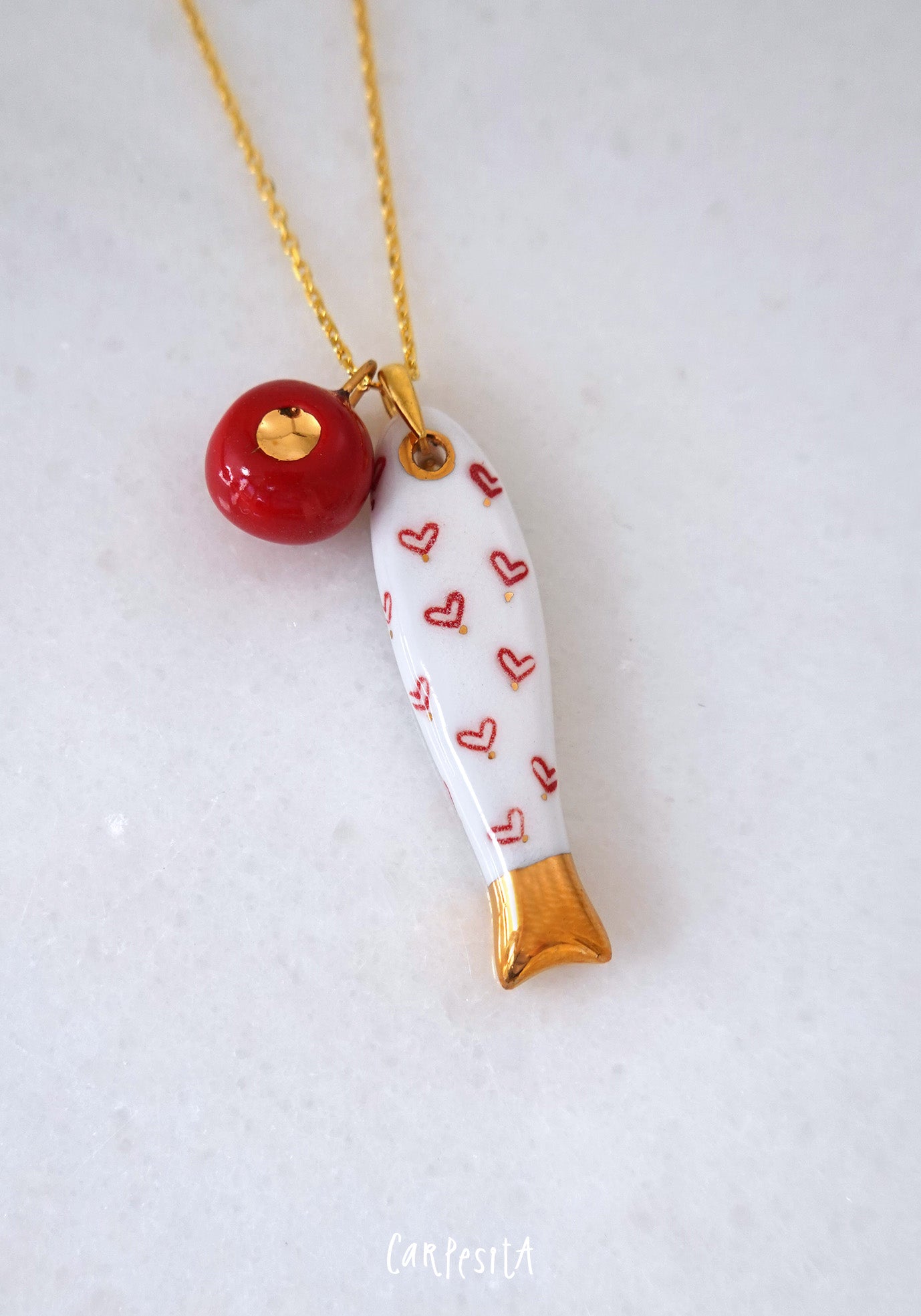 Kırmızı Mini Kalpli Balık Kolye